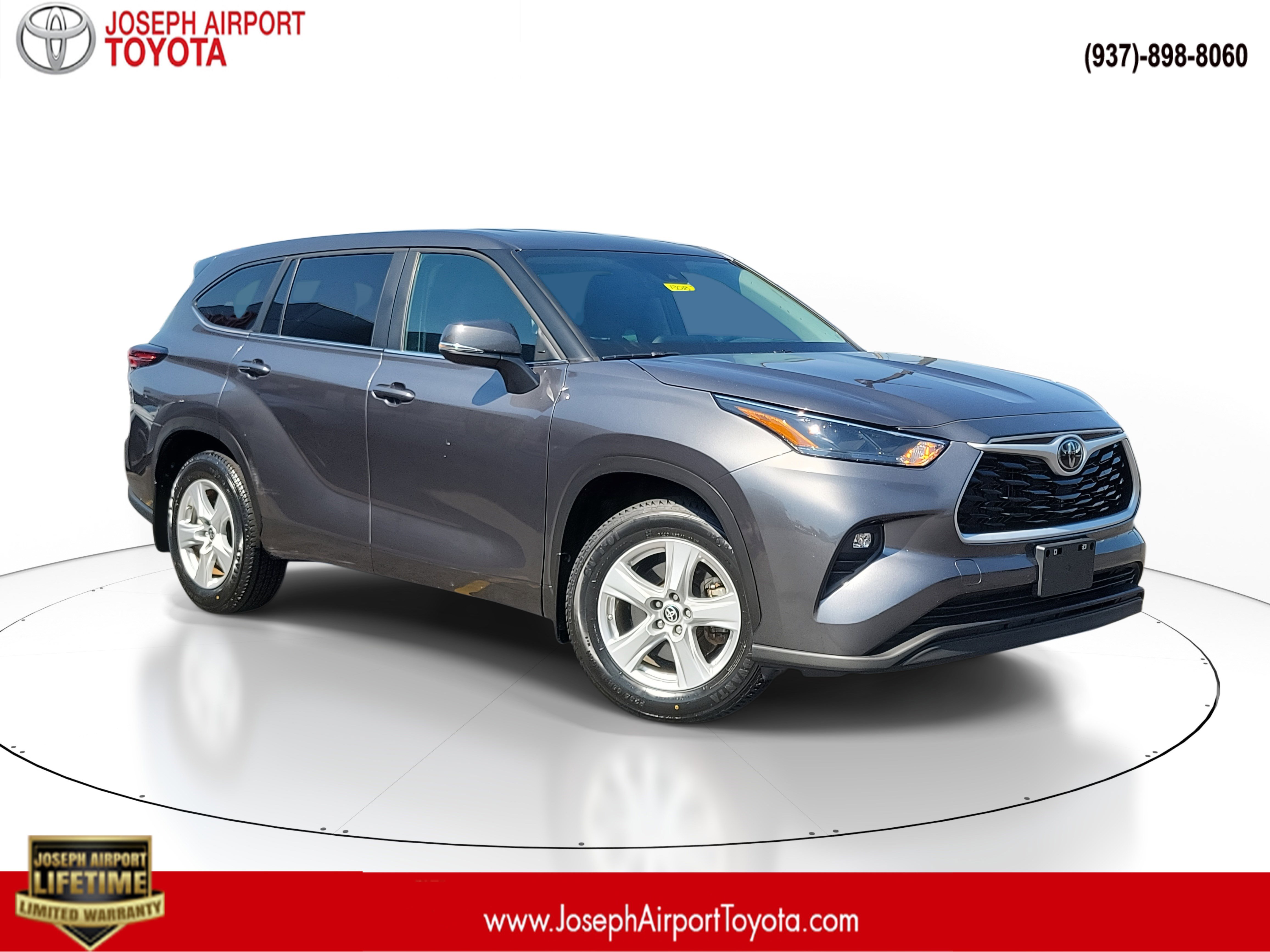 2024 Toyota Highlander LE's photo