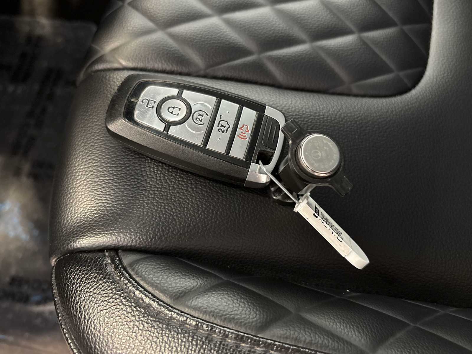 2024 Ford Edge Titanium photo 28