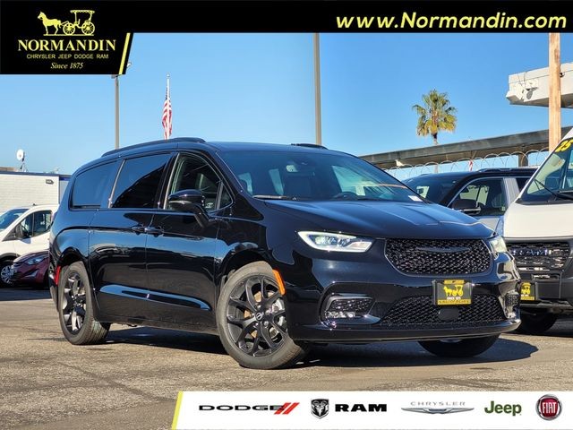 New 2026 Chrysler Pacifica Select Passenger Van in San Jose