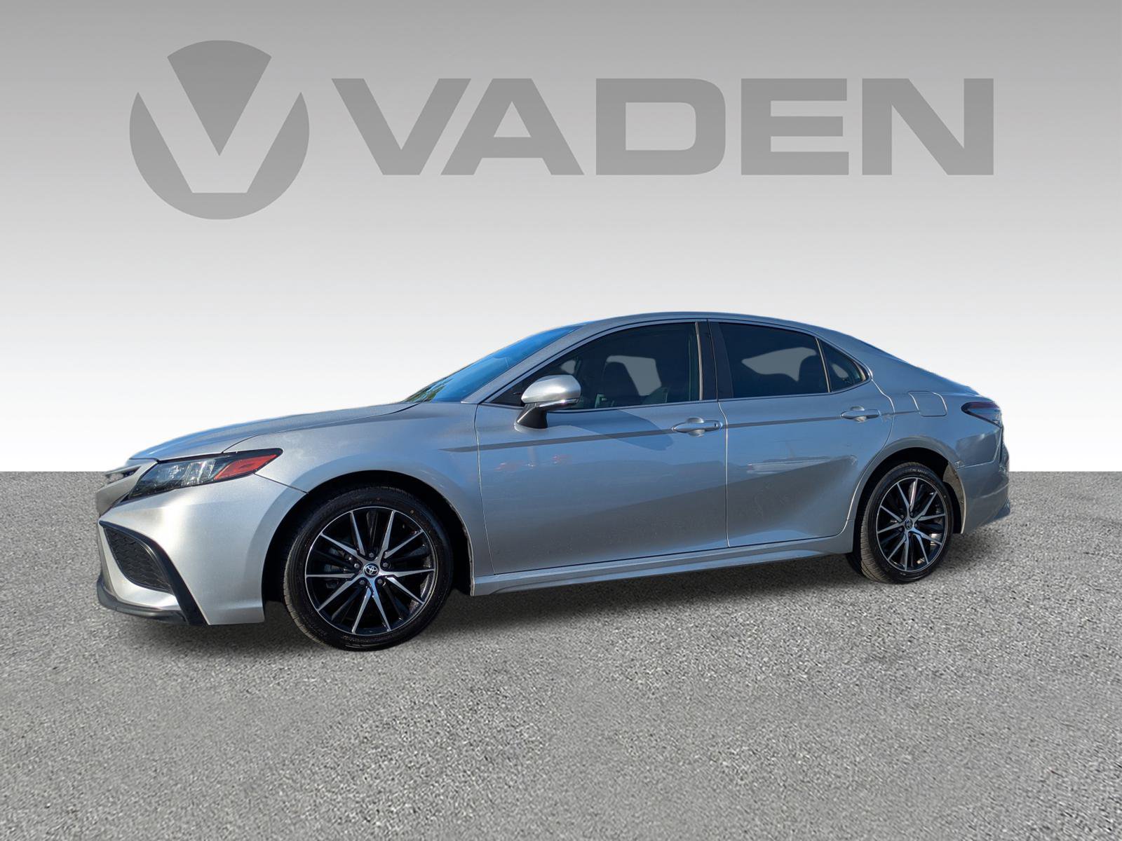 2023 Toyota Camry SE photo 2