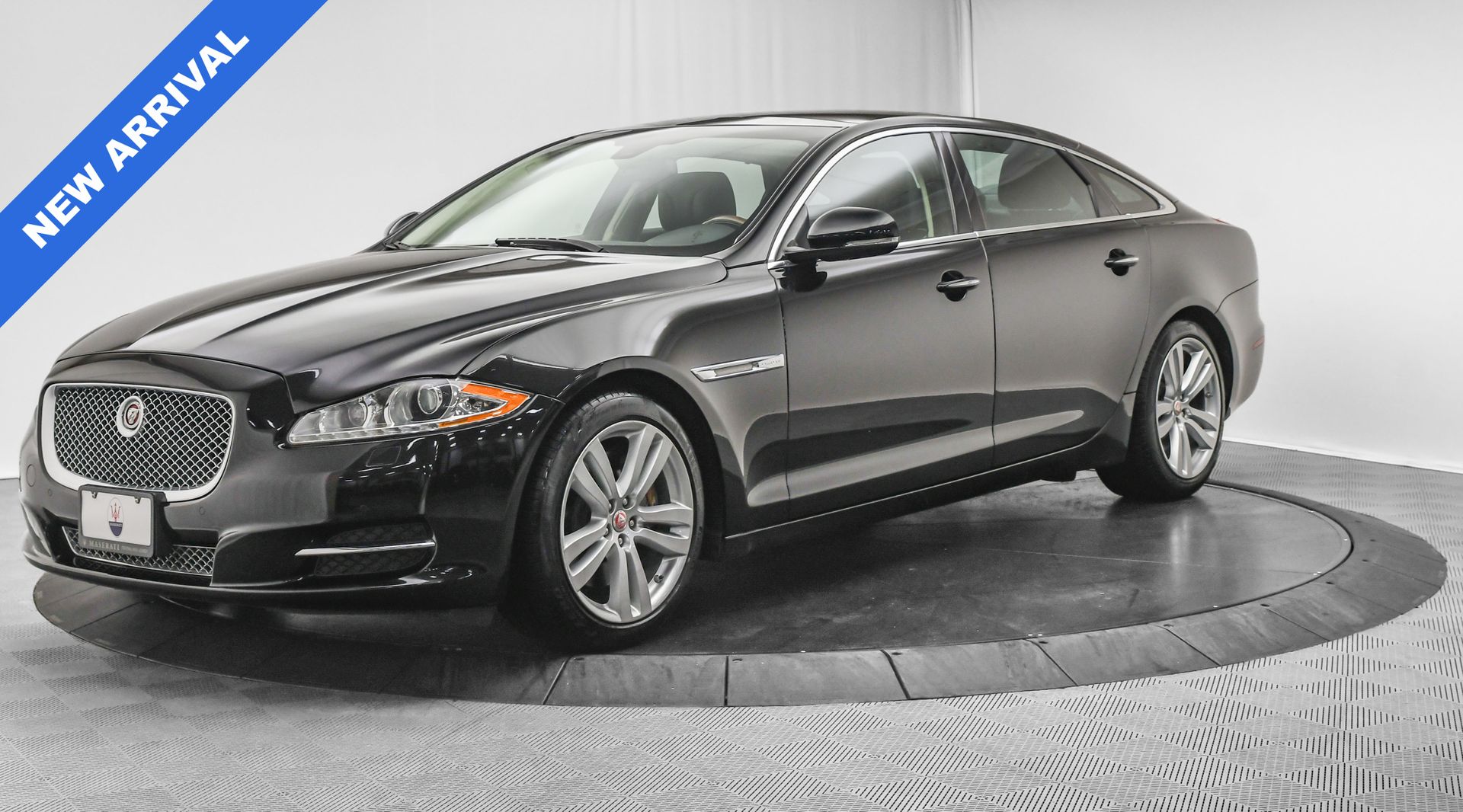 2015 Jaguar XJ XJL Portfolio photo 3