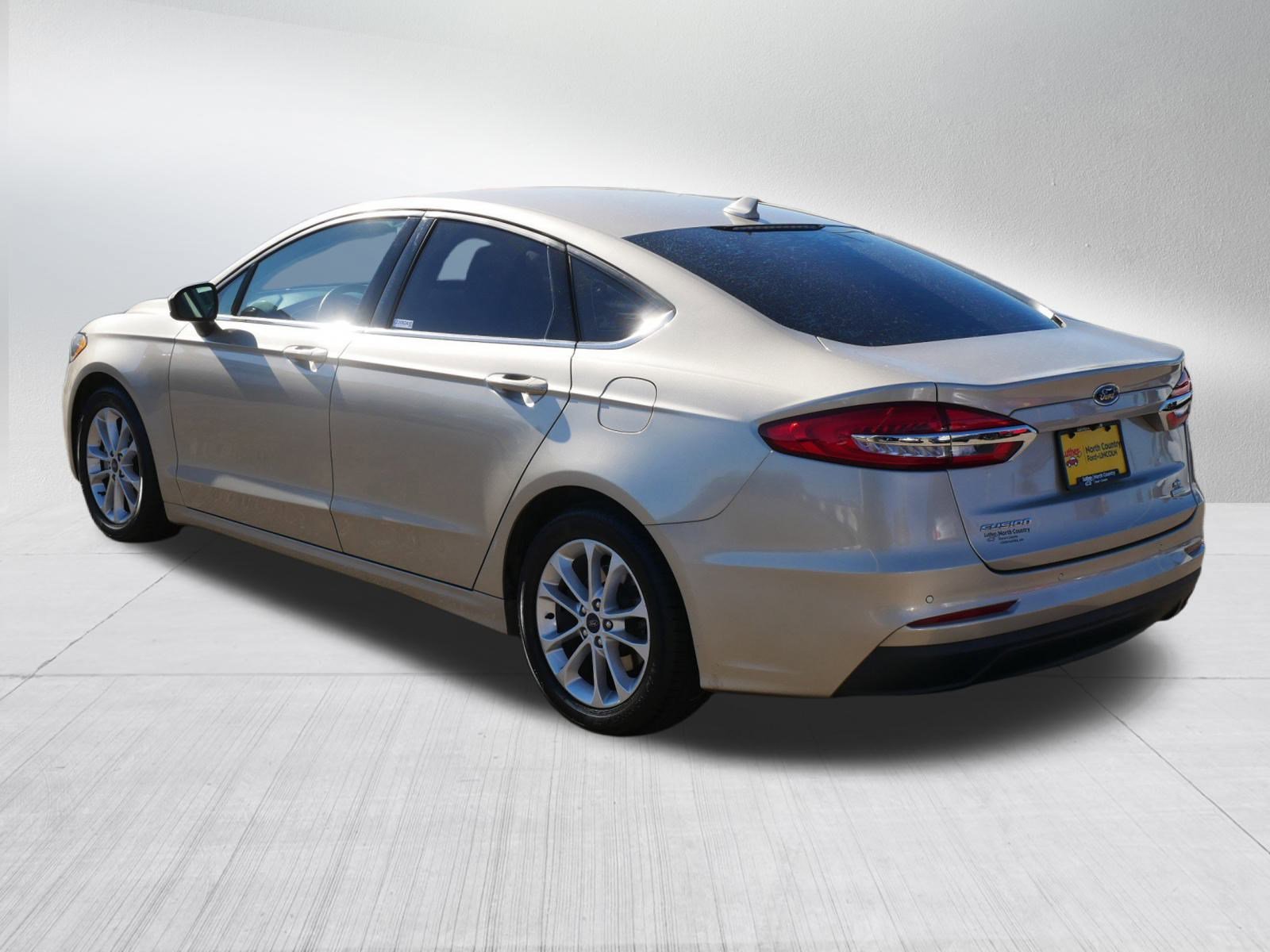 2019 Ford Fusion SE photo 3