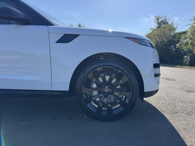 2025 Land Rover Range Rover Sport SE photo 9