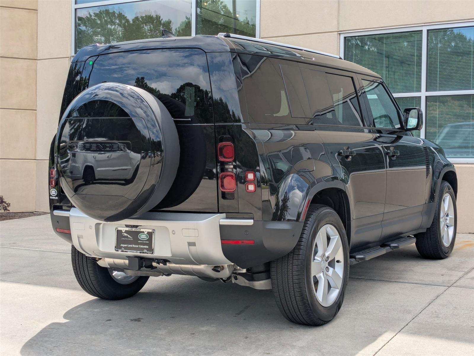 2025 Land Rover Defender 110 S photo 5