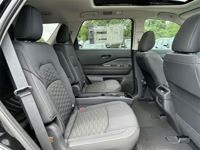 2025 Nissan Pathfinder SV photo 11