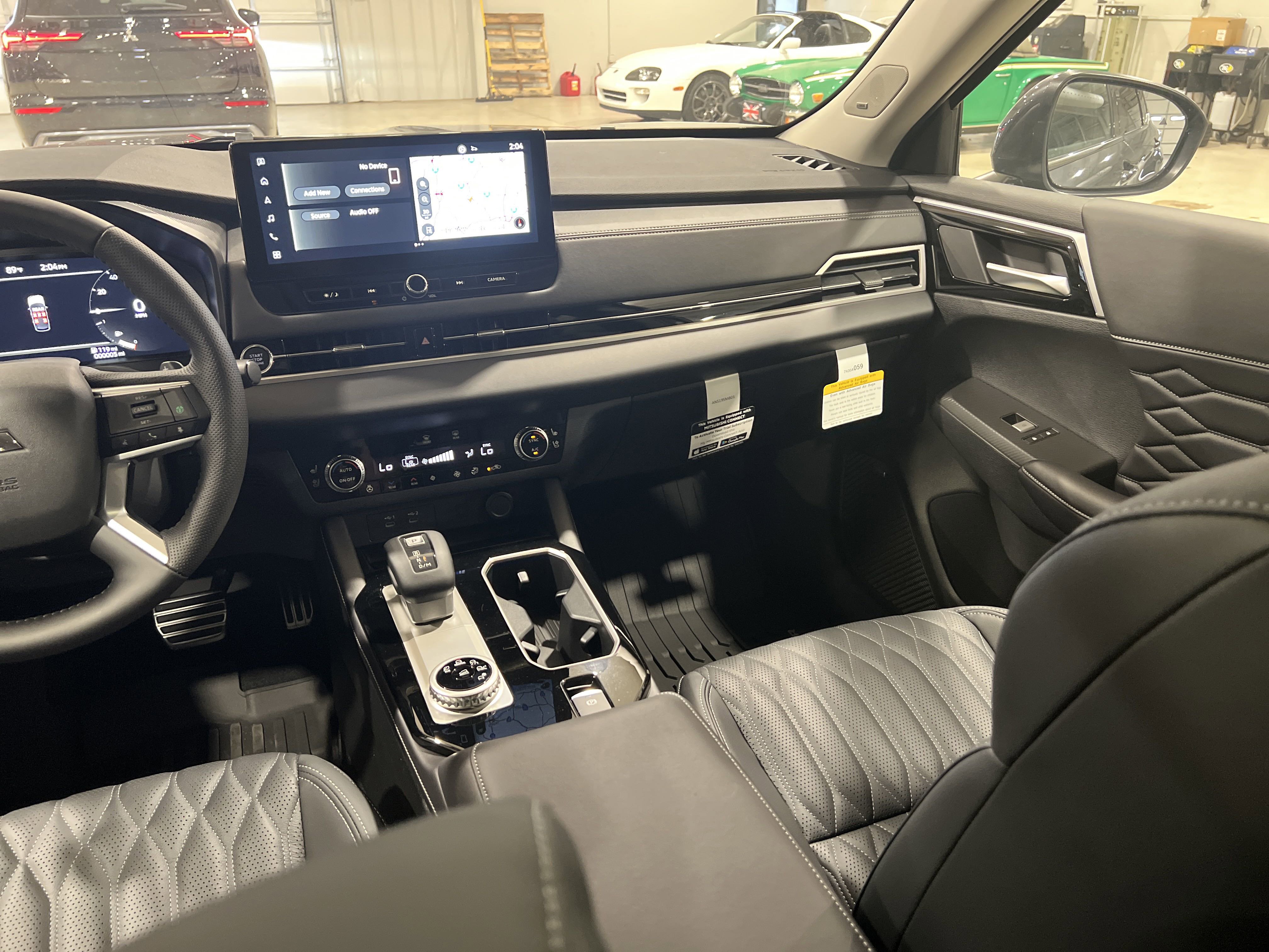 2025 Mitsubishi Outlander SEL photo 23