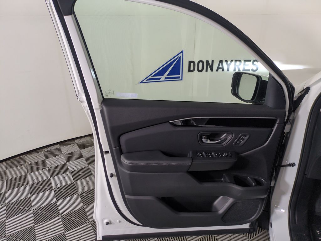 2025 Honda Pilot Touring photo 9