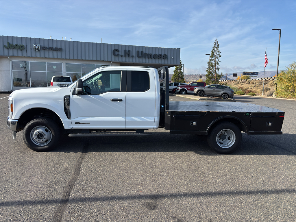 2024 Ford F-350 Super Duty Chassis Cab XL's photo