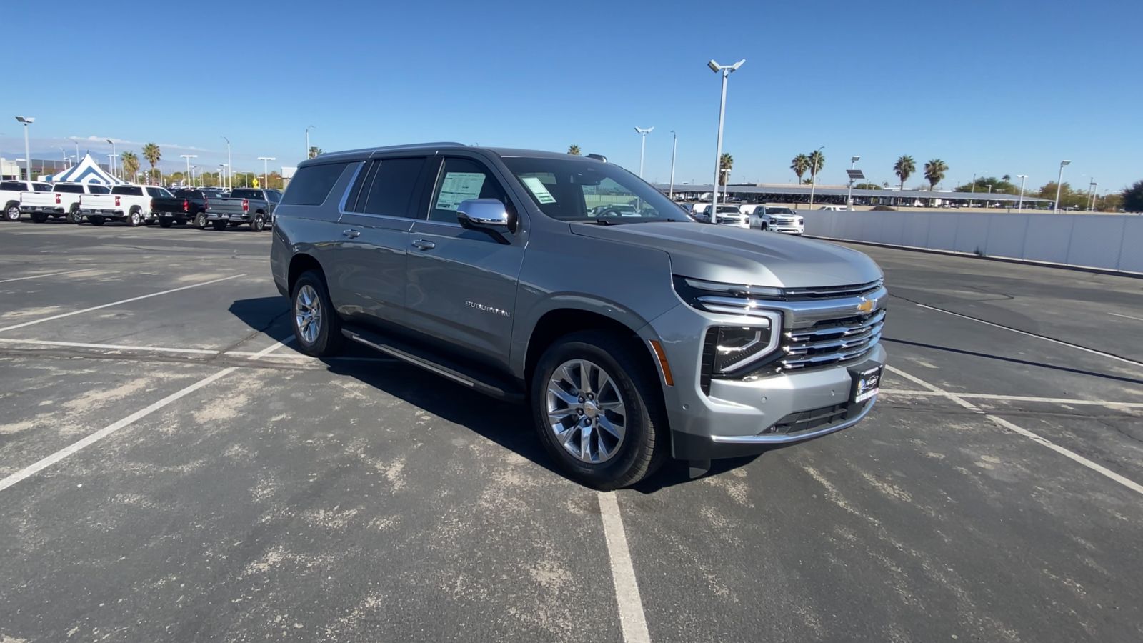 2025 Chevrolet Suburban Premier photo 2