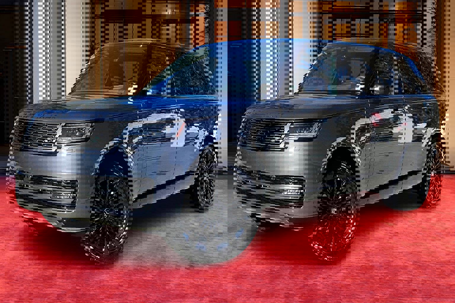 2025 Land Rover Range Rover SE's photo
