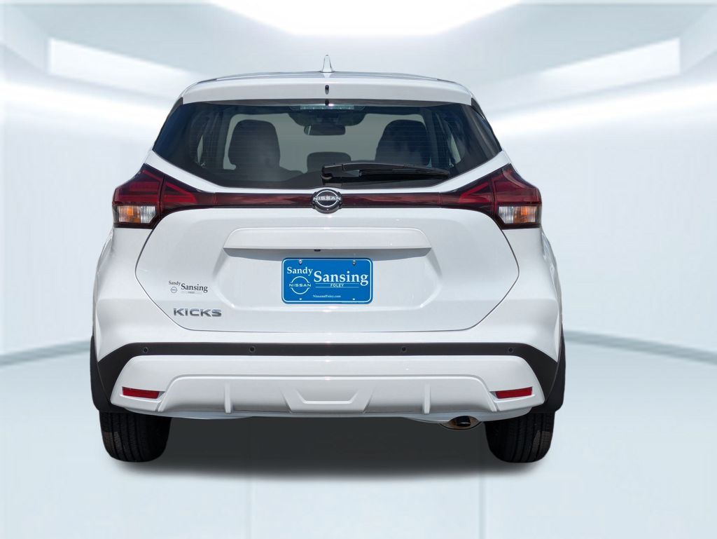2025 Nissan Kicks Play S photo 3
