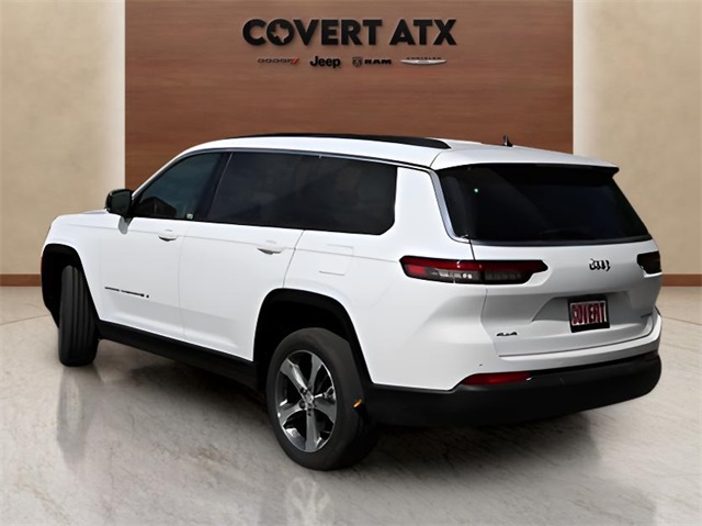 2025 Jeep Grand Cherokee Limited photo 3