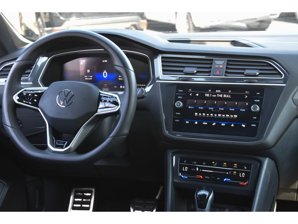 2024 Volkswagen Tiguan SE R-Line Black photo 17