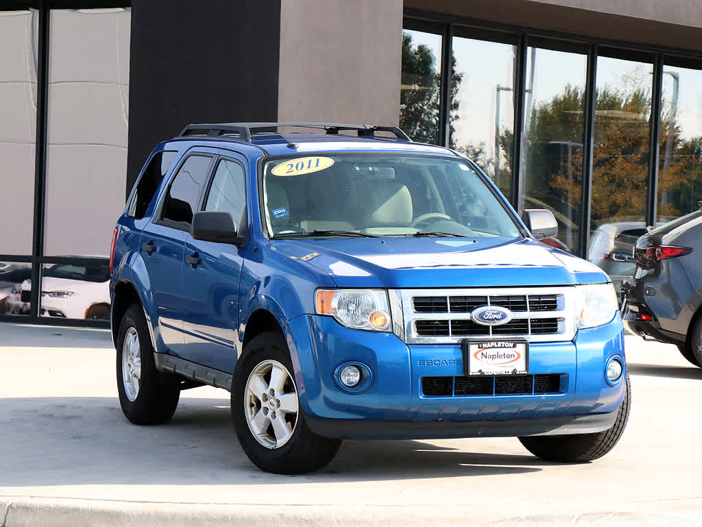 Used 2011 Ford Escape XLT with VIN 1FMCU9D79BKA48211 for sale in Naperville, IL