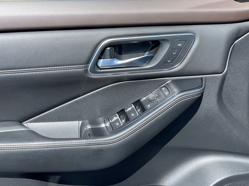 2023 Nissan Rogue SL photo 14