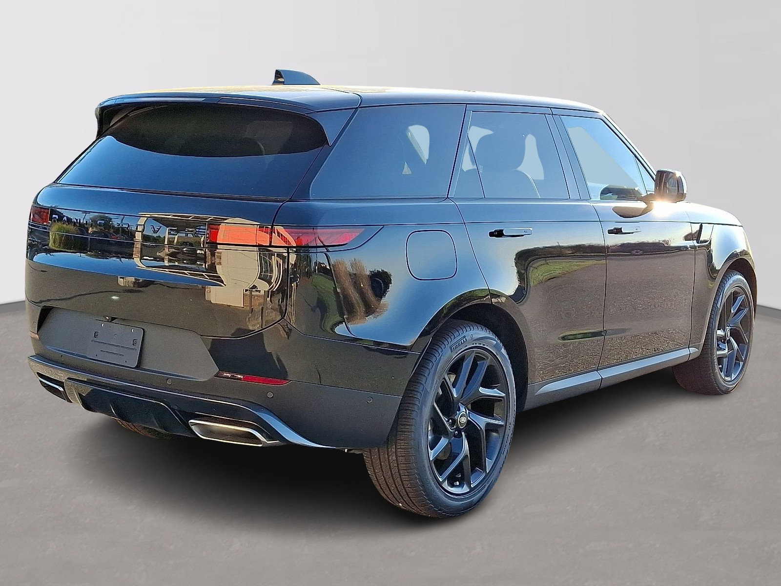 2025 Land Rover Range Rover Sport SE photo 3