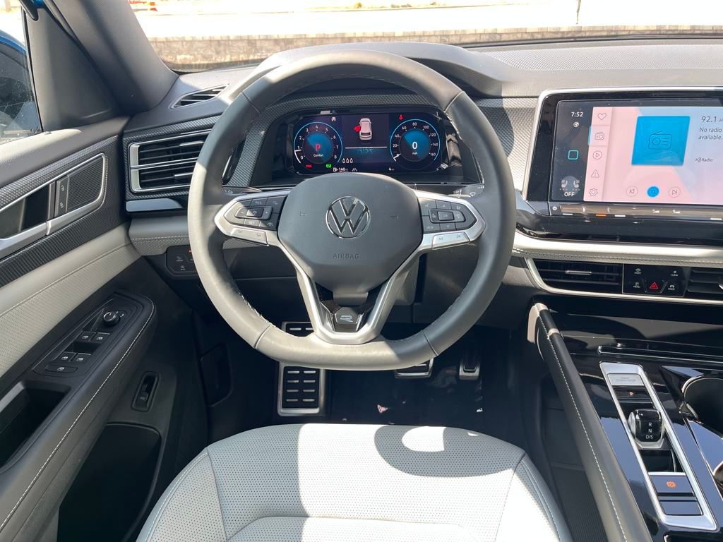 2025 Volkswagen Atlas Cross Sport SEL R-Line photo 13