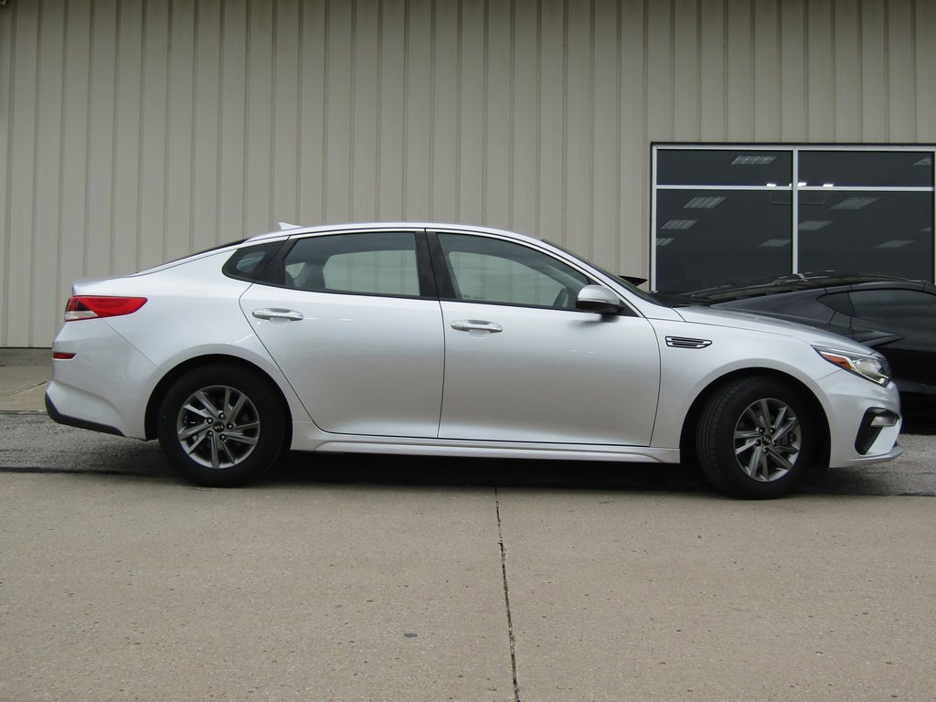 2019 Kia Optima LX photo 2