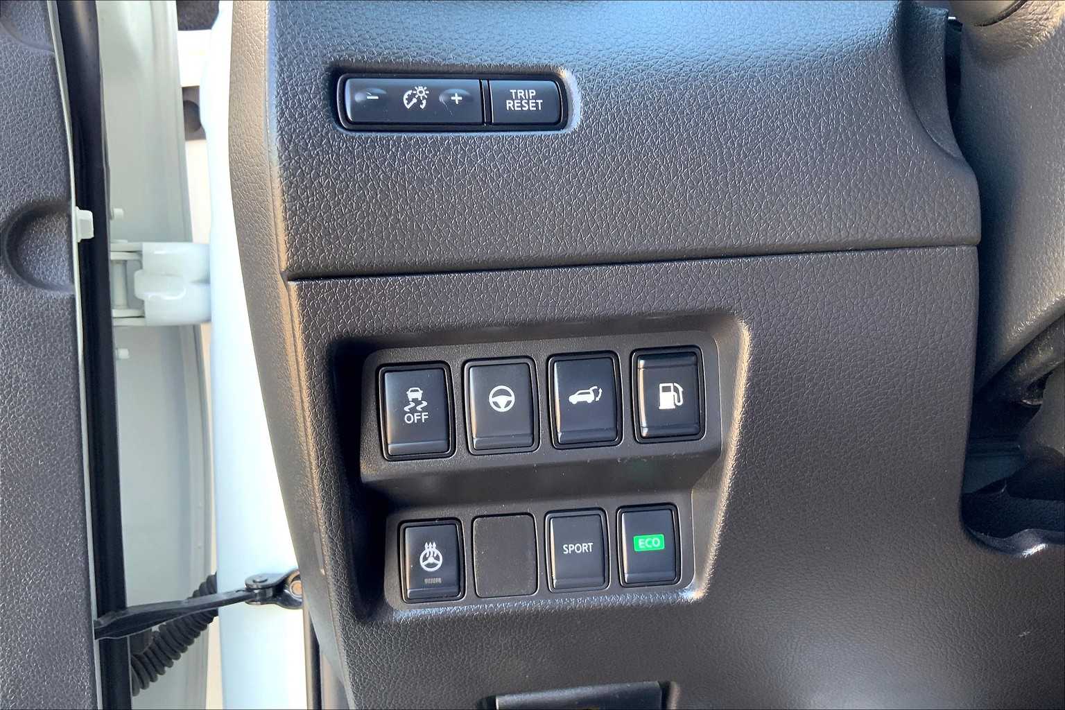 2020 Nissan Rogue SV photo 34