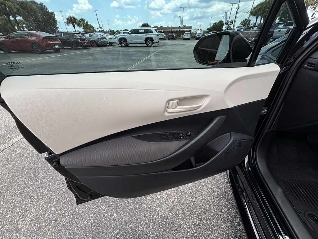 2025 Toyota Corolla LE photo 9