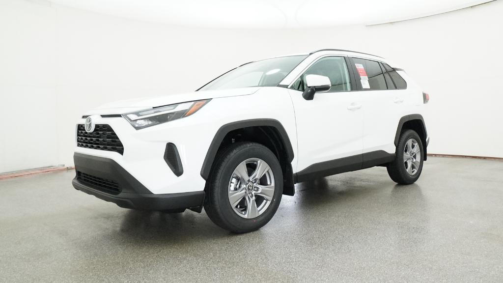 2025 Toyota RAV4 XLE photo 6