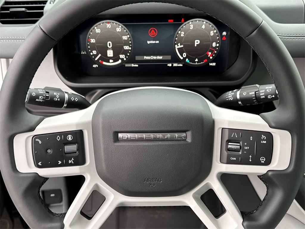 2025 Land Rover Defender 110 S photo 14