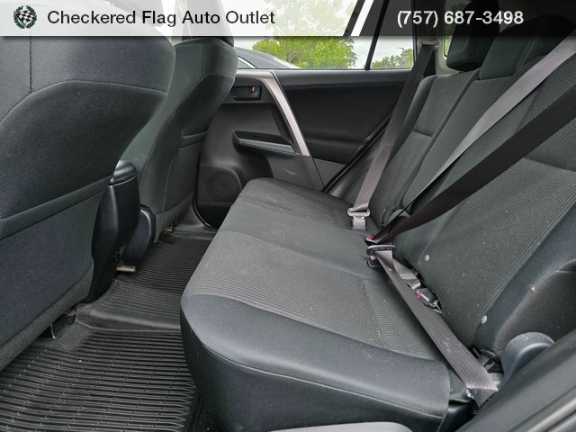 2018 Toyota RAV4 LE photo 17
