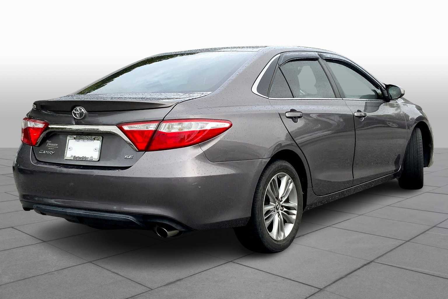 2015 Toyota Camry SE photo 12