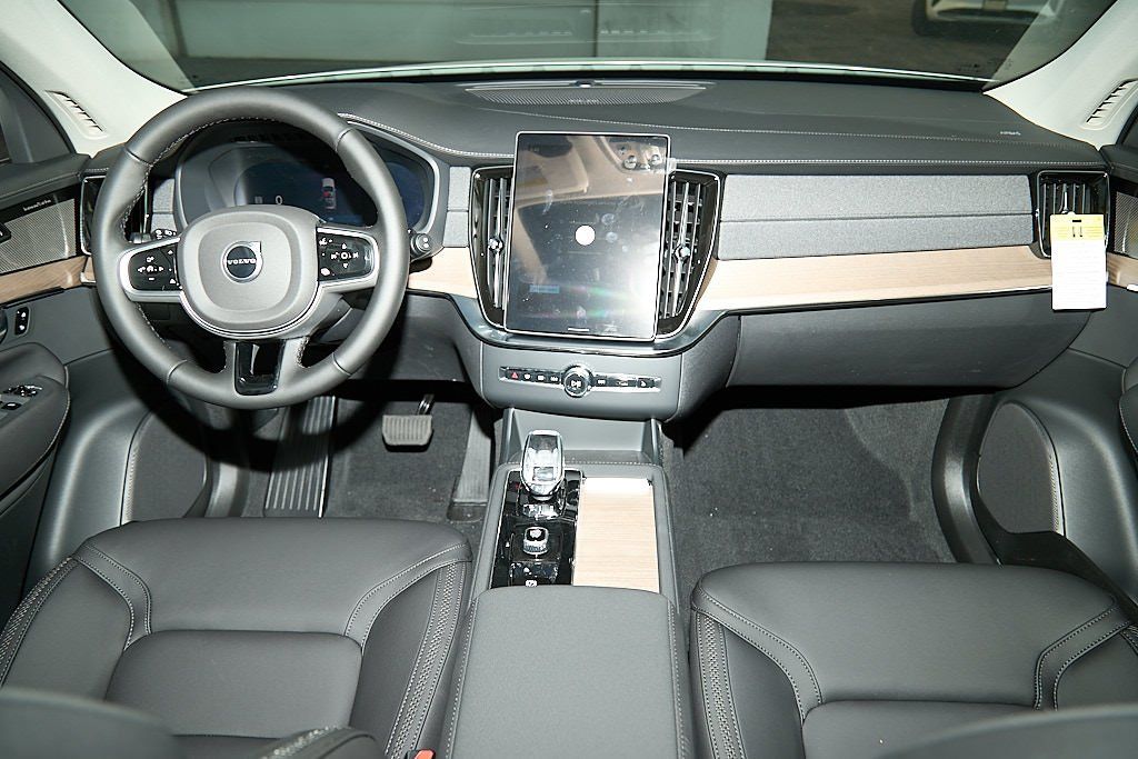 2026 VOLVO XC90 - Image 23