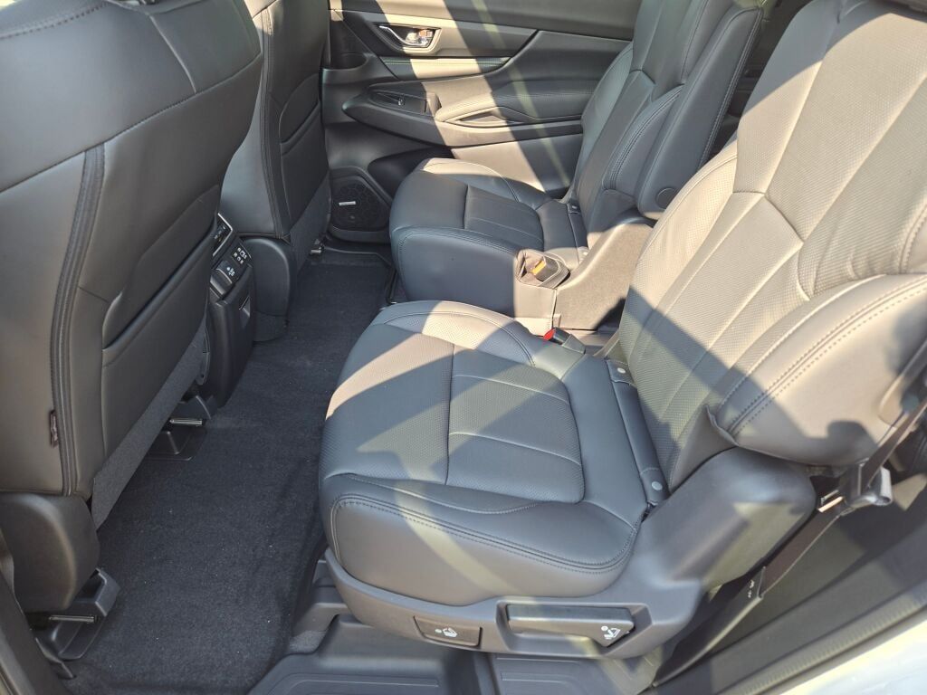 2025 Subaru Ascent Onyx Edition Touring photo 14