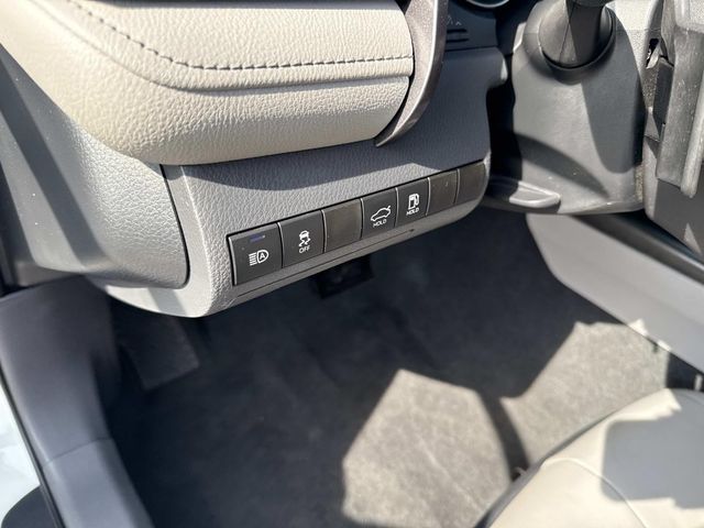 2024 Toyota Camry SE photo 18
