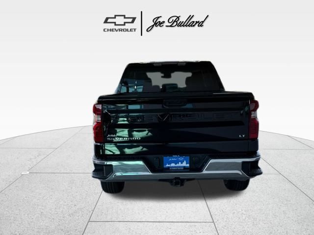 2022 Chevrolet Silverado 1500 LT photo 4