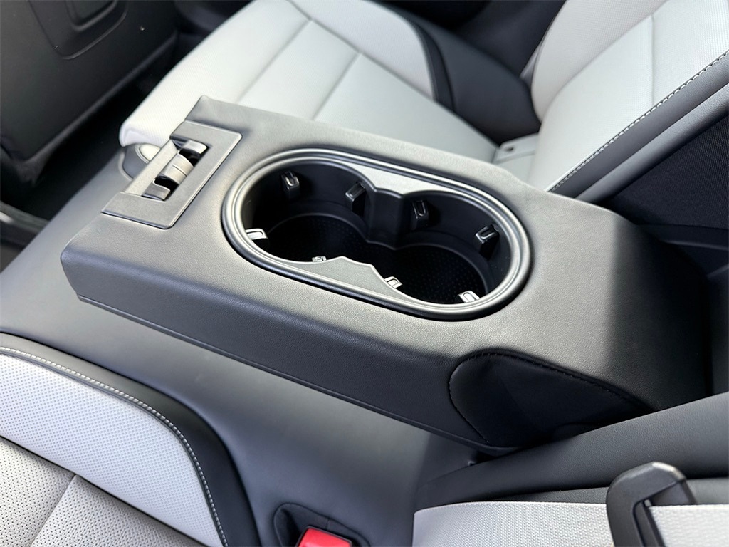 2025 Porsche Taycan 4S photo 31