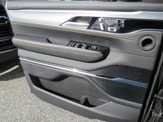 2023 Jeep Grand Wagoneer III photo 29