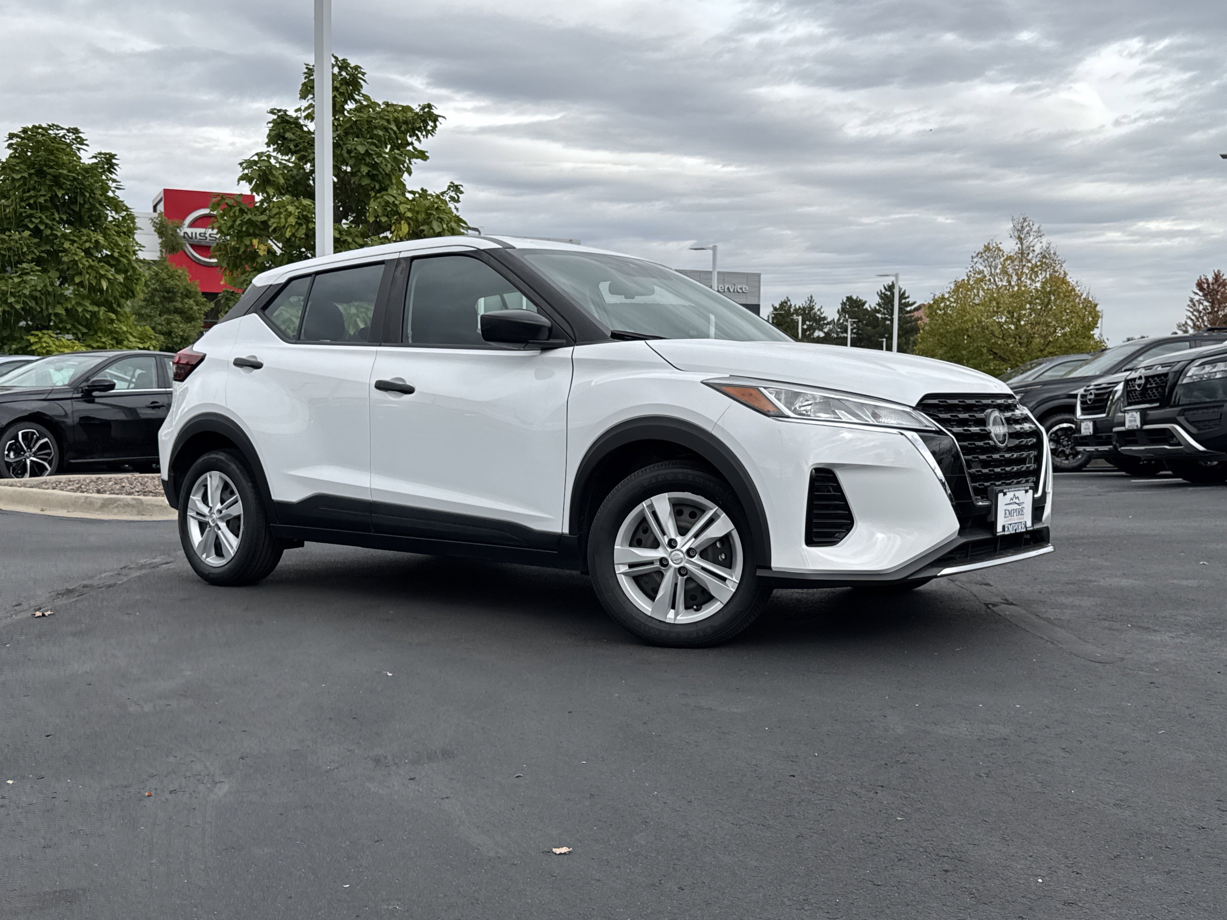 2023 Nissan Kicks S's photo