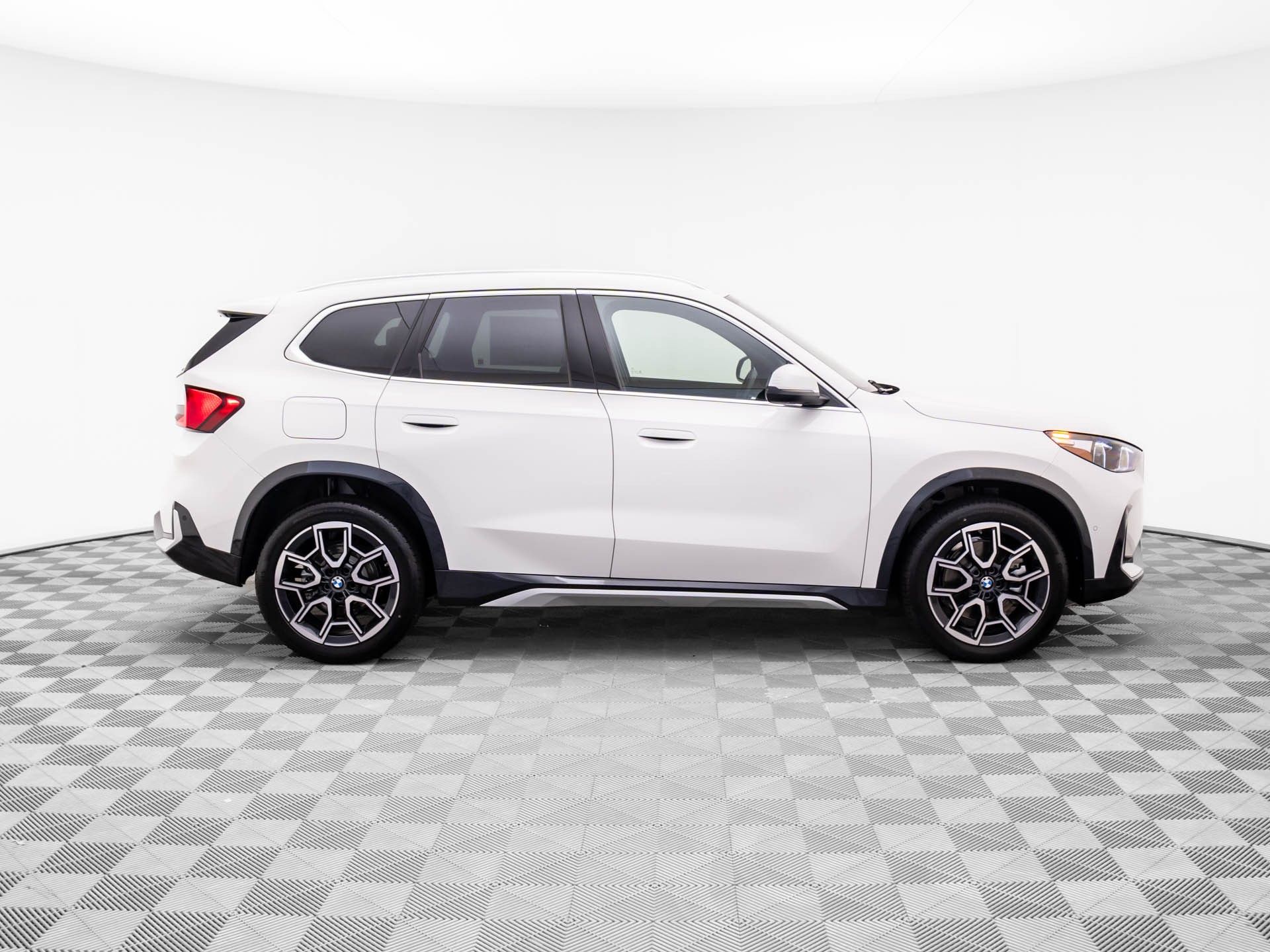 2026 Bmw X1 XDrive28i photo 3