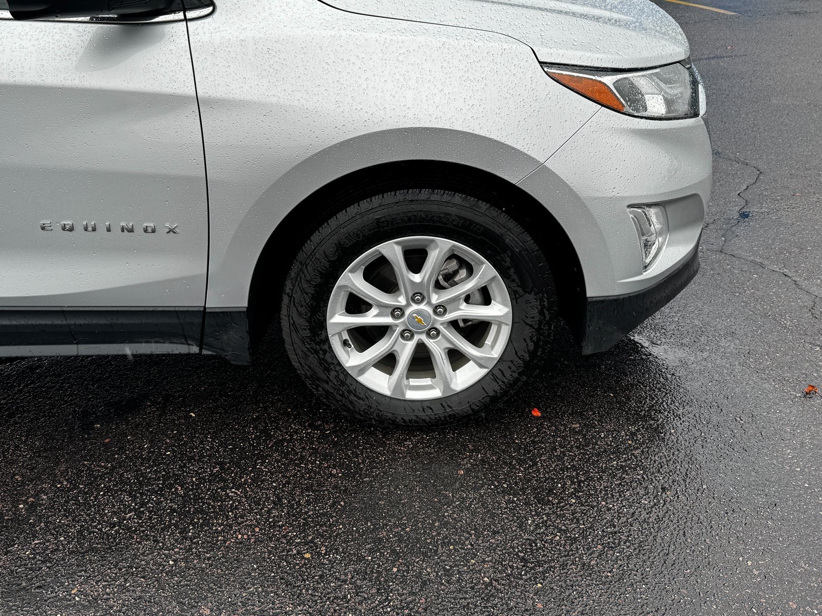 2018 Chevrolet Equinox LT photo 2