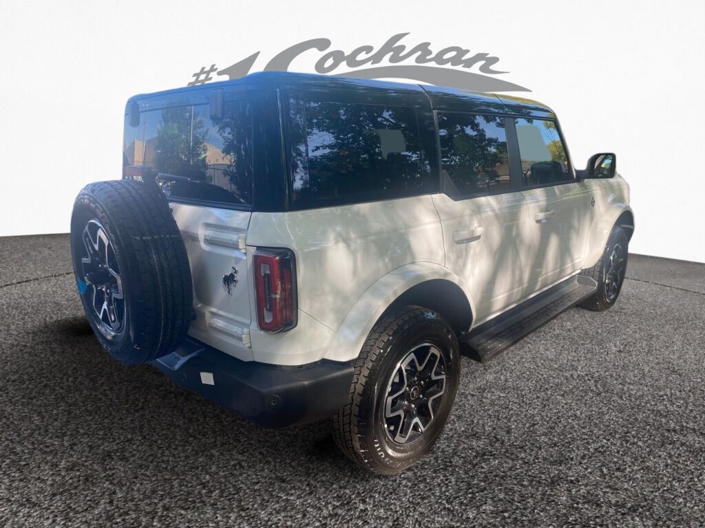 2025 Ford Bronco Outer Banks photo 4