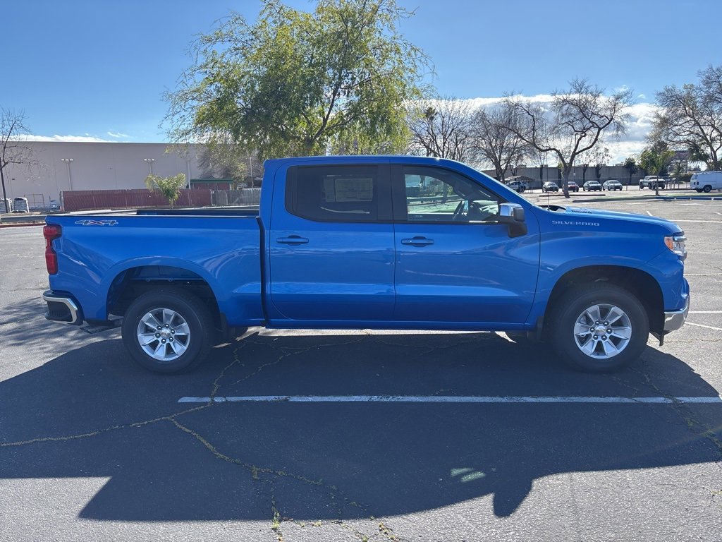 2025 Chevrolet Silverado 1500 LT photo 2