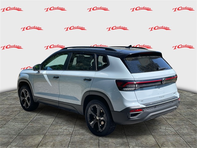 2025 Volkswagen Taos SE photo 4