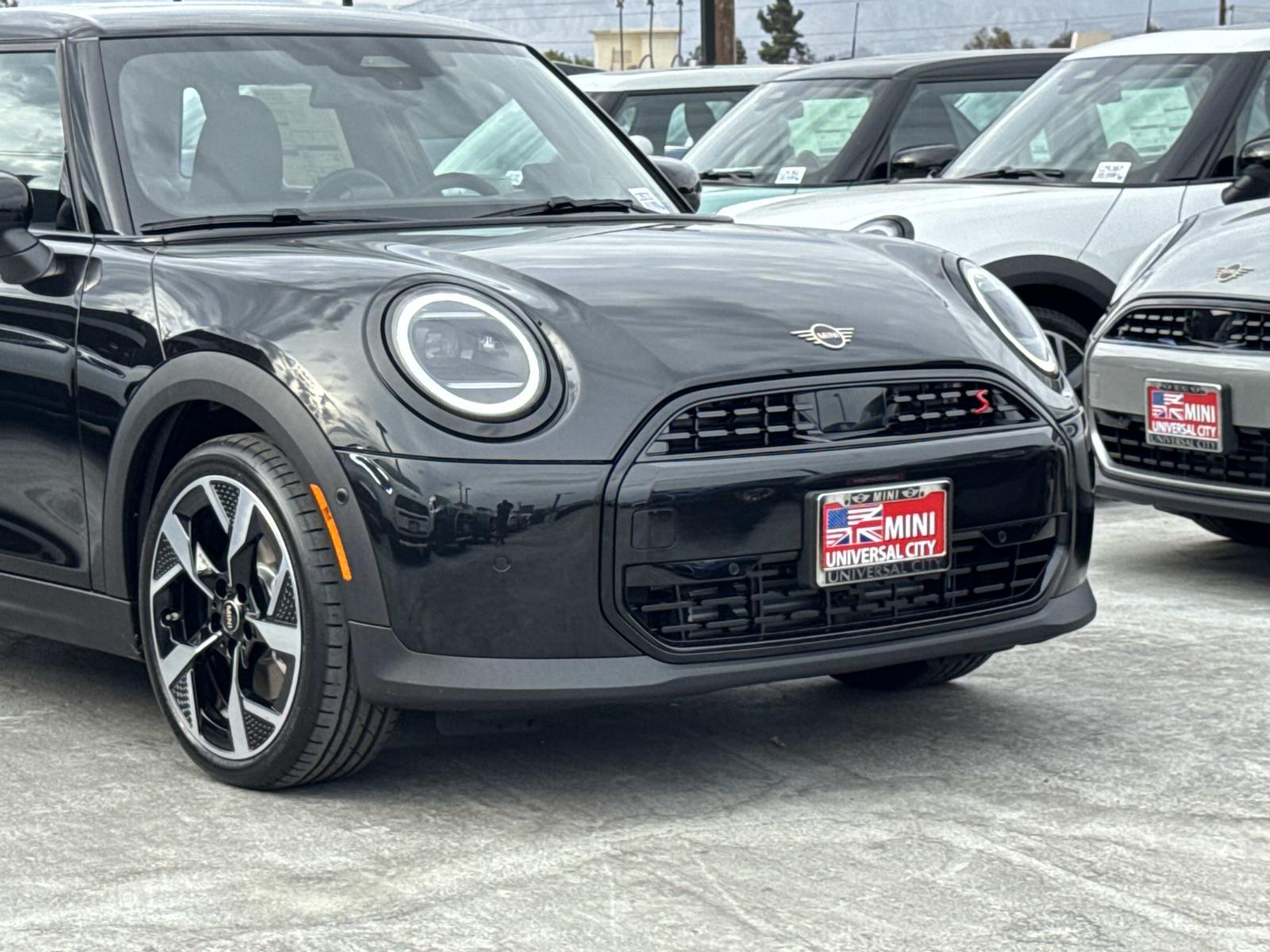 2026 Mini Cooper 4 Door Hardtop Signature photo 2