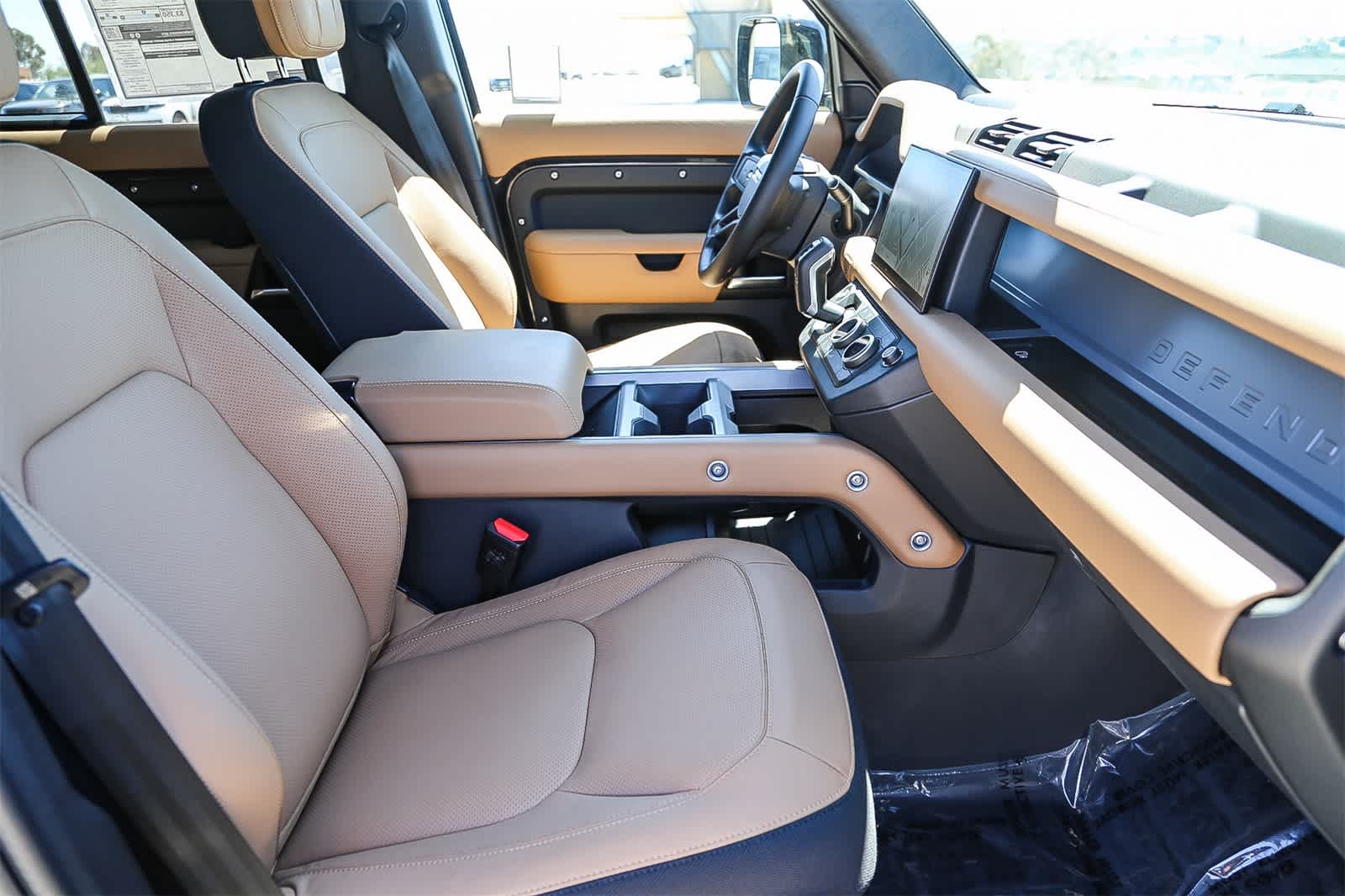 2025 Land Rover Defender 110 photo 15