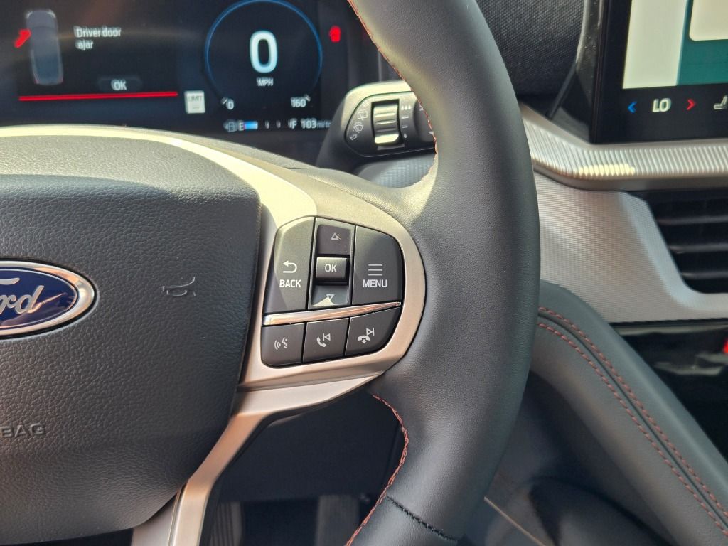2025 Ford Explorer photo 30