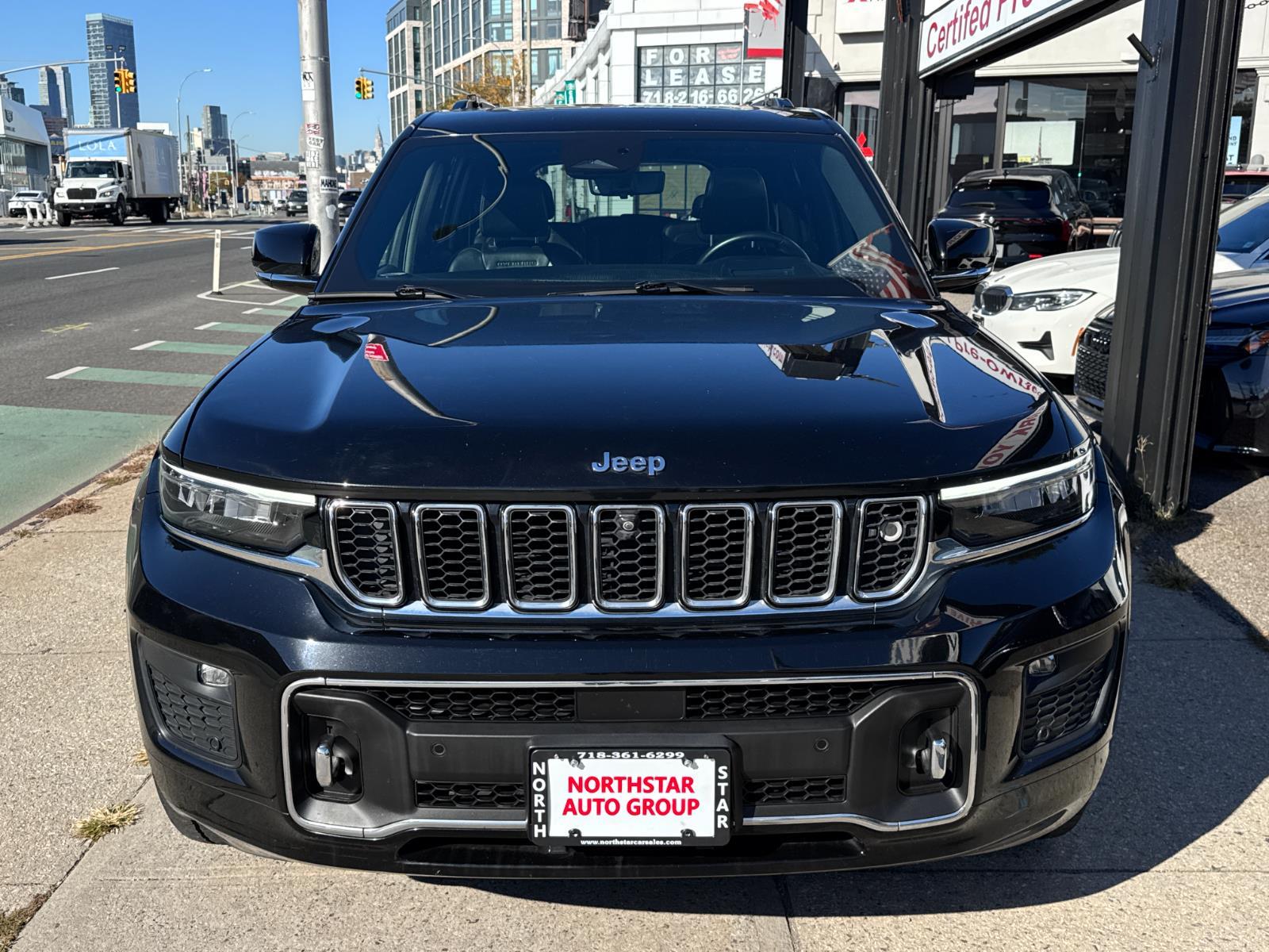 2022 Jeep Grand Cherokee Overland photo 2