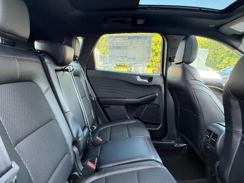 2025 Ford Escape ST-Line photo 6