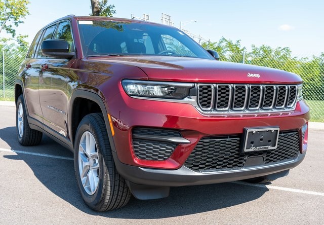 2025 Jeep Grand Cherokee Laredo X photo 2