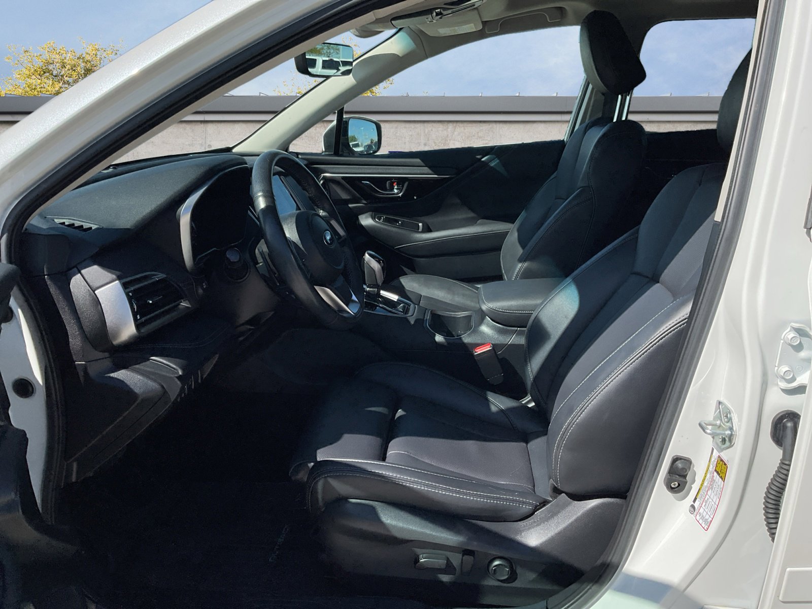 2022 Subaru Outback Limited photo 2