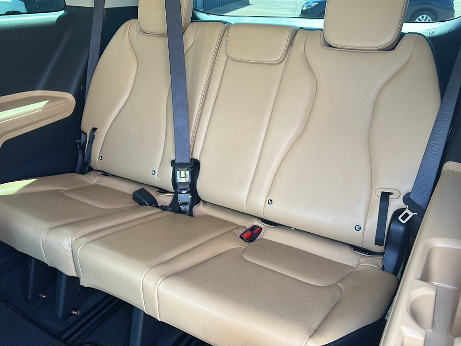 2024 Kia Carnival LX photo 6