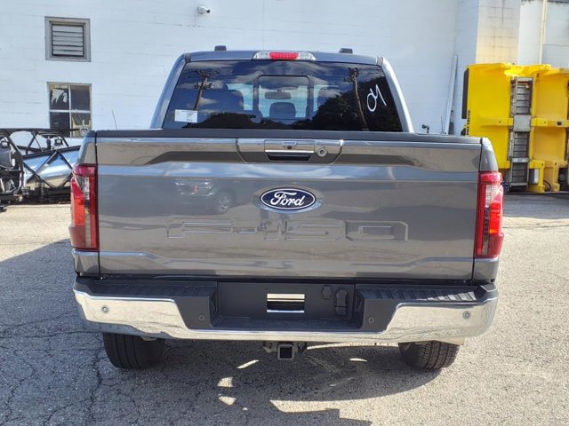 New 2024 Carbonized Gray Metallic Ford XLT image 39