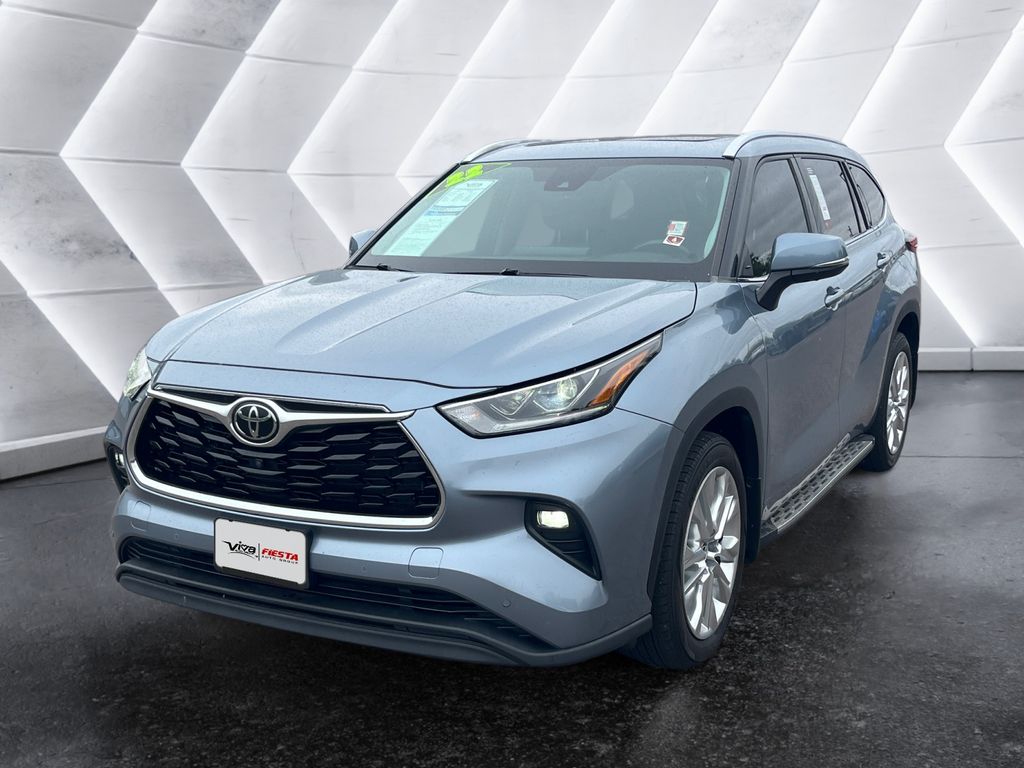 2022 Toyota Highlander Limited photo 3